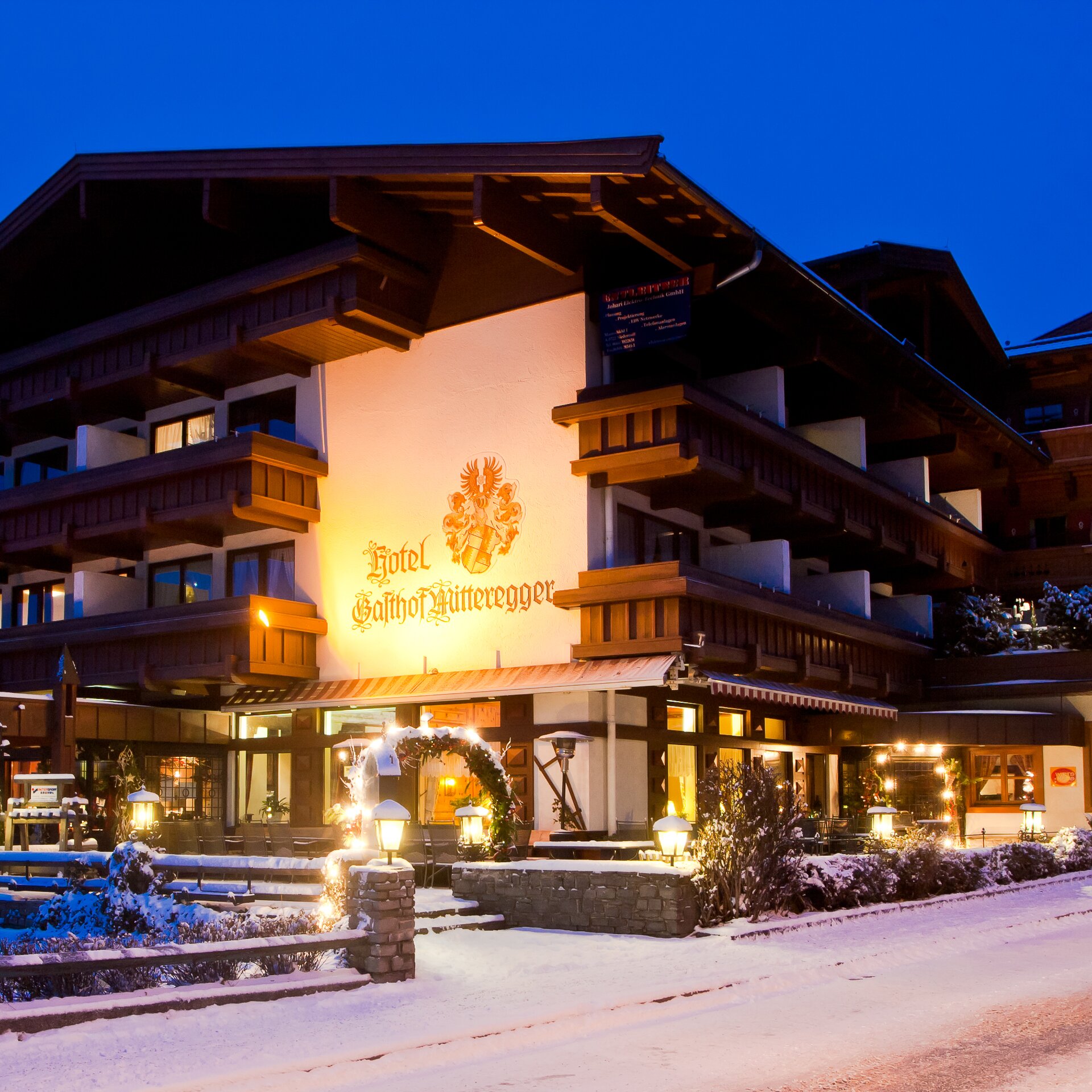 16.12.2010, Hotel Mitteregger, Kaprun, AUT, Hotel Mitteregger, im Bild Aussenansicht, EXPA Pictures © 2010, PhotoCredit: EXPA/ J. Feichter