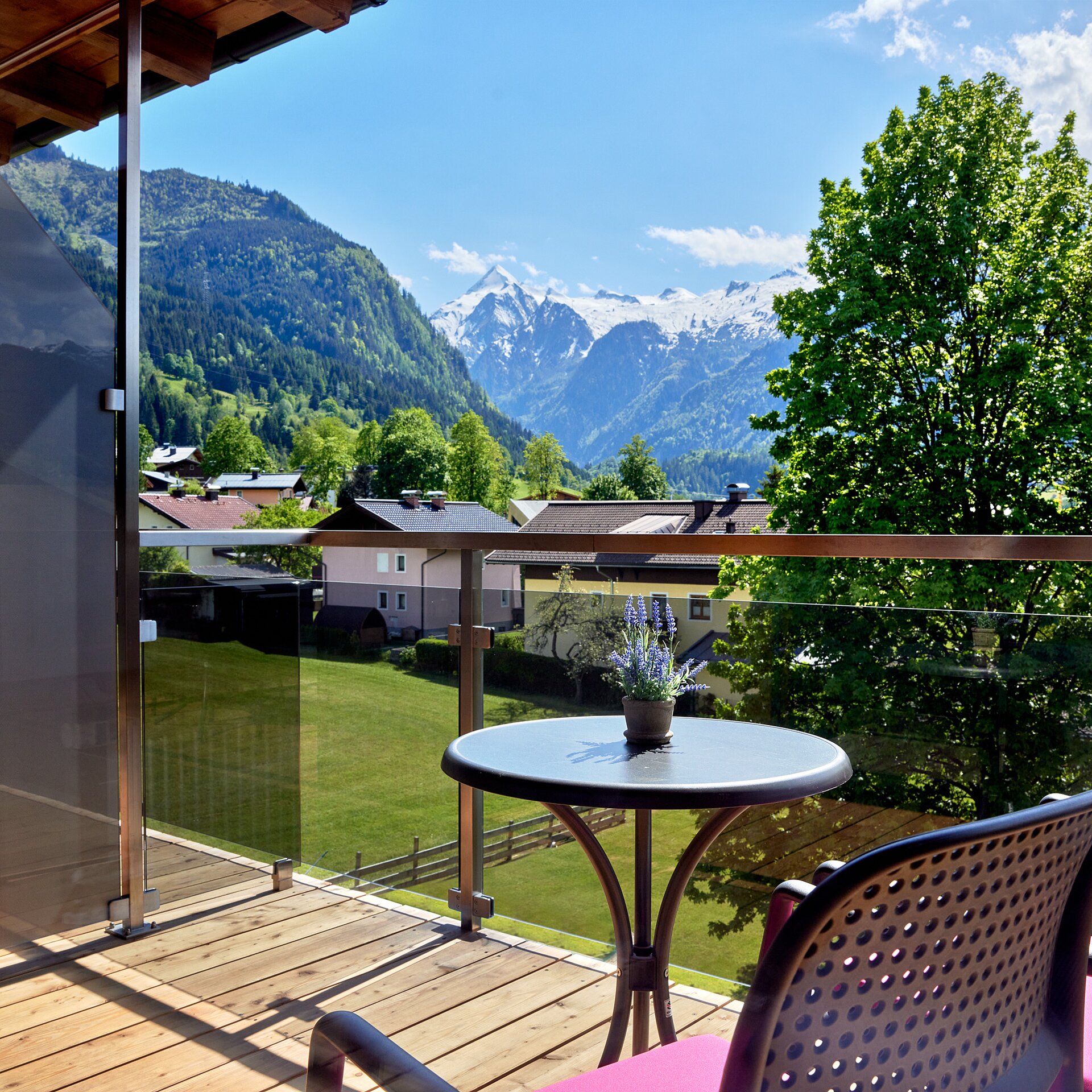 Die Fotos dürfen ausschließlich für PR- und Marketingmaßnahmen des Hotels Sonnblick, Kaprun, Österreich verwendet werden. 
Jegliche Nutzung Dritter (durch Verkauf oder Weitergabe) ist mit dem Bildautor, Michael Huber | www.huber-fotografie.at, gesondert zu vereinbaren.


Copyright aller Aufnahmen:

Michael Huber
5730 Mittersill. Hallenbadstraße 4
www.huber-fotografie.at
+43 664 / 250 86 32

