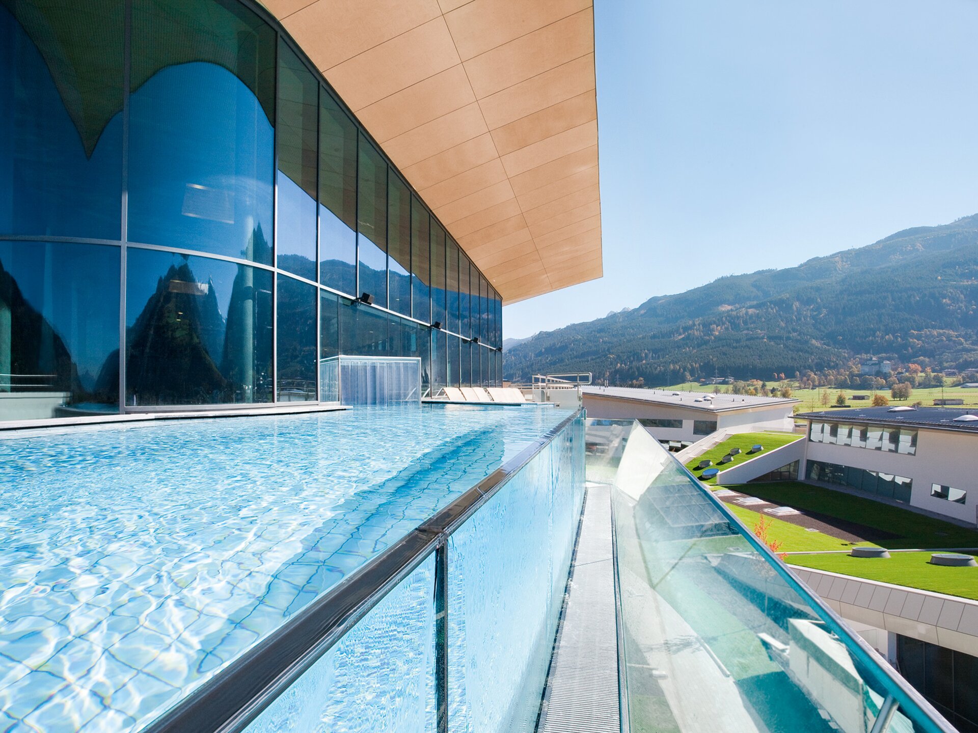 spa with infinity pool Austria
