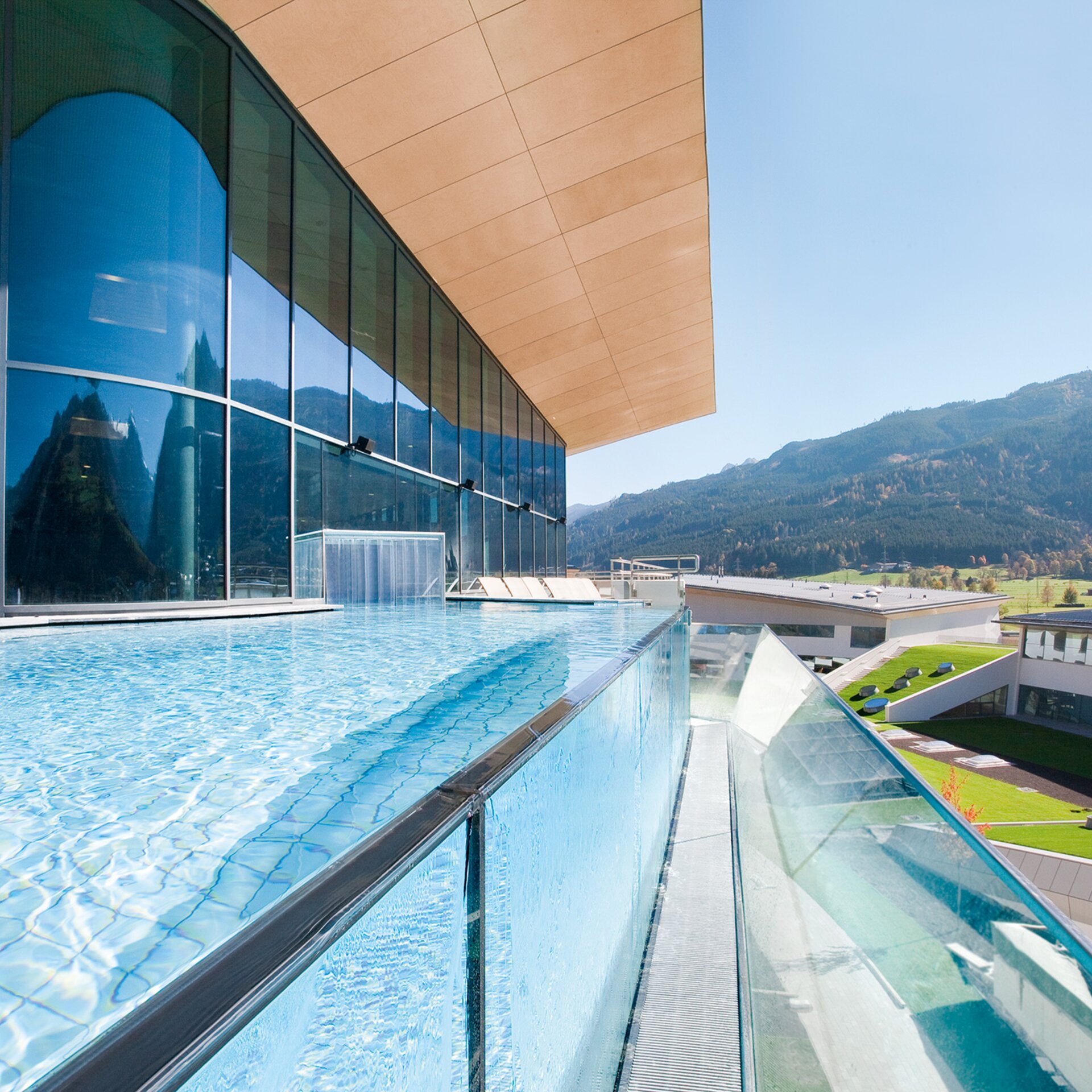 spa with infinity pool Austria